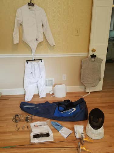 Absolute Fencing - Deluxe 13-Piece Competition Electric Foil Fencing Starter Kit Equipment