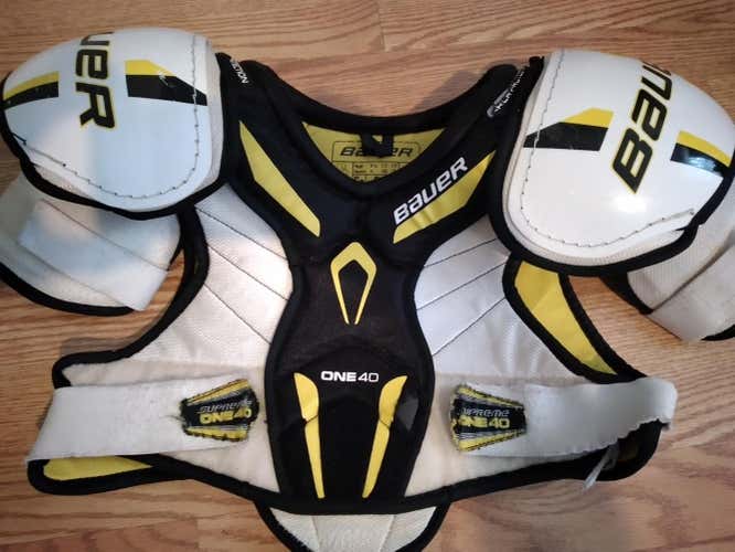 Used Senior Small Bauer Supreme One.4 Shoulder Pads