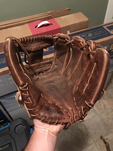 Used Infield 11.75" Classic Pro Soft Baseball Glove