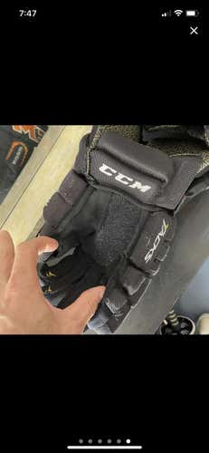 Black Senior CCM 14"  Tacks 6052 Gloves