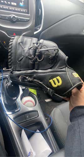 Wilson a2000 Clayton Kershaw