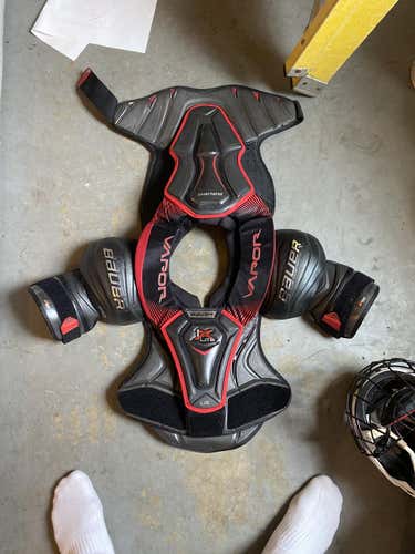 Large Bauer Vapor 1X Lite Shoulder Pads