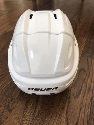 White Used Small Bauer  Re-Akt 95 Helmet