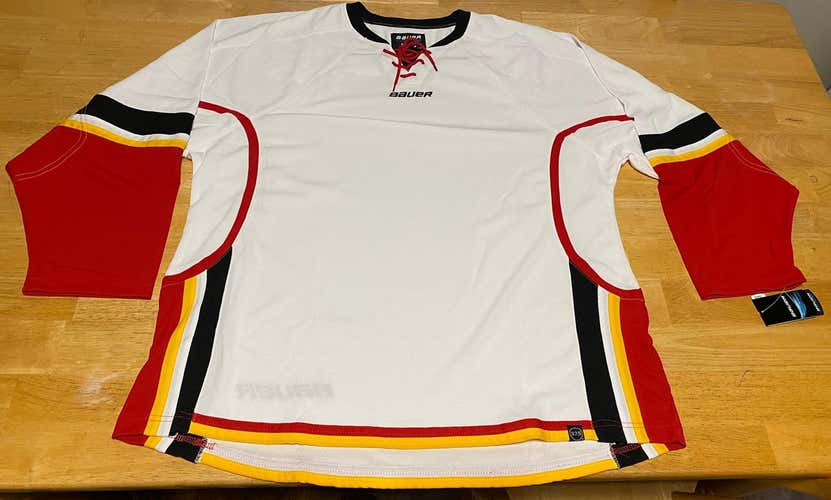 Bauer 900 Calgary Large Hockey Jersey