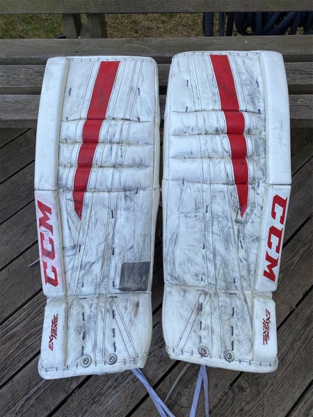 White Junior 31" CCM Extreme Flex 860 Goalie Leg Pads