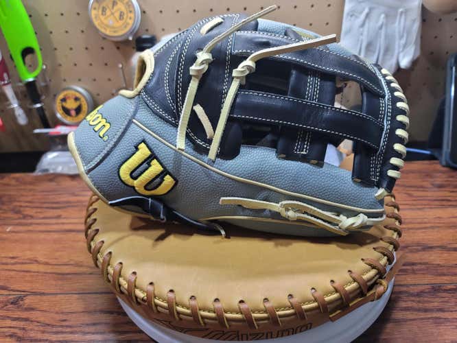New a2000 1799 Outfield Glove 12.75"