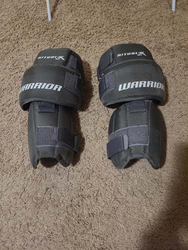 Used Warrior Ritual X Intermediate knee pads