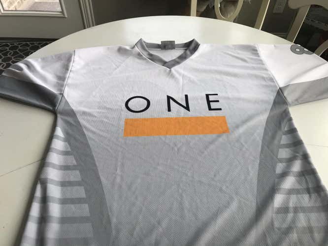 Hockey Jersey - (New) One White Adult Unisex Team Jersey - Large - SKU # 185