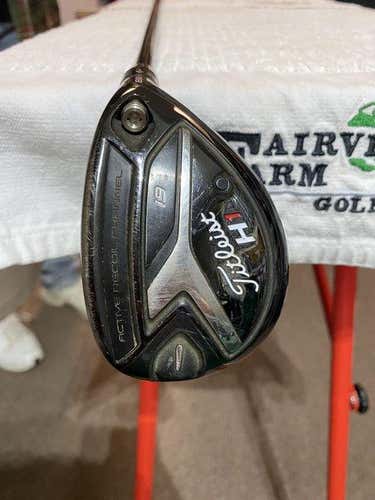 Used Men's Titleist Right Handed 818 H1 Hybrid Stiff Flex 19 degrees