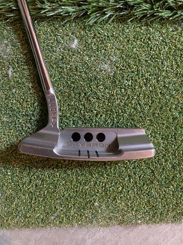 Used Men's Scotty Cameron Right Handed Blade Select Newport 2.5 Putter 34"