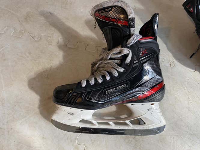 Used Bauer Regular Width  Size 5 Vapor 2X Hockey Skates