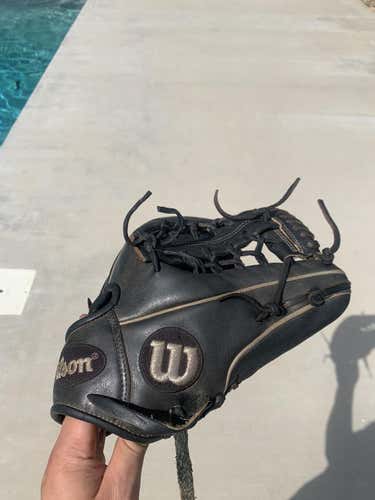 Black High School/College Infield 11.5" A2000 Baseball Glove