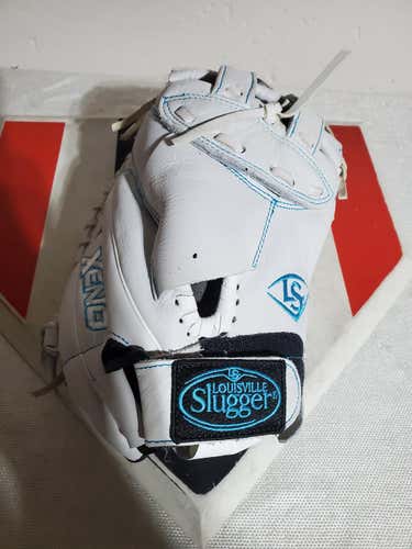 White New Kid Pitch (9YO-13YO) Louisville Slugger Right Hand Throw Catcher's Xeno Softball Glove 33"