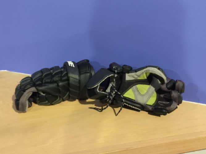 Black New Player's Brine LGLESQ13 Lacrosse Gloves 13"