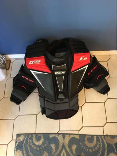 CCM Extreme Flex Shield E2.9 Senior Goalie Chest Protector (Senior Medium)
