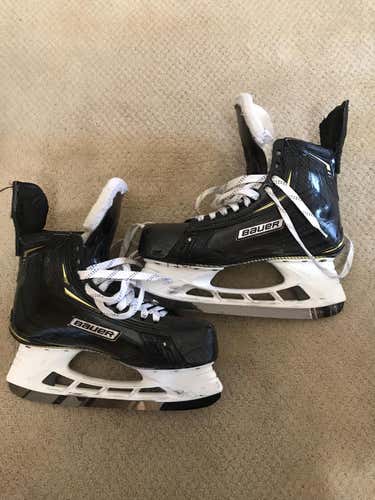 Used Bauer Regular Width Pro Stock Size 9 Supreme 2S Pro Hockey Skates