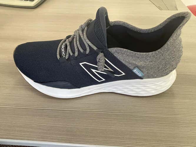 New balance navy and gray fresh foam shoes used