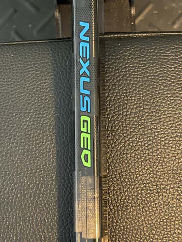 Senior Right Handed Toe Pattern  Nexus Geo Hockey Stick. RH 77 Flex-P28. Lie 5