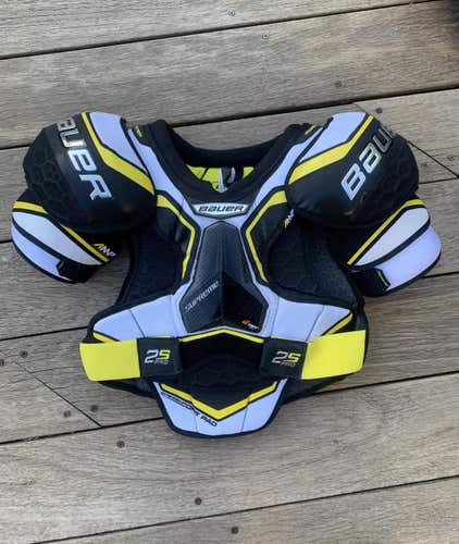 NEVER WORN, Senior Small Bauer Supreme 2s Pro Shoulder Pads