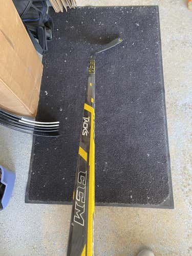 CCM Tacks - Senior RH 85 Flex