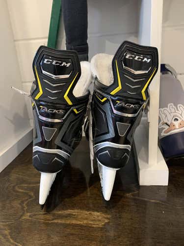 Used CCM Size 4 Tacks 9090 Hockey Skates