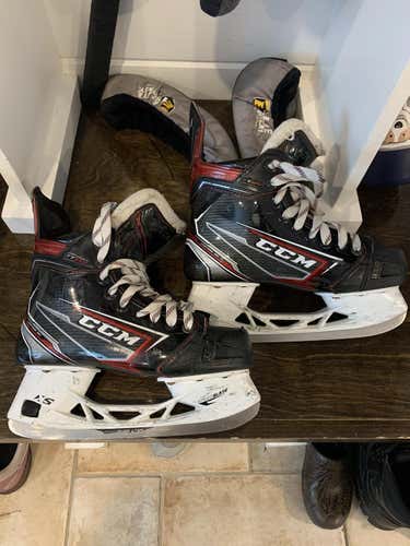 Used CCM Size 4 JetSpeed FT490 Hockey Skates