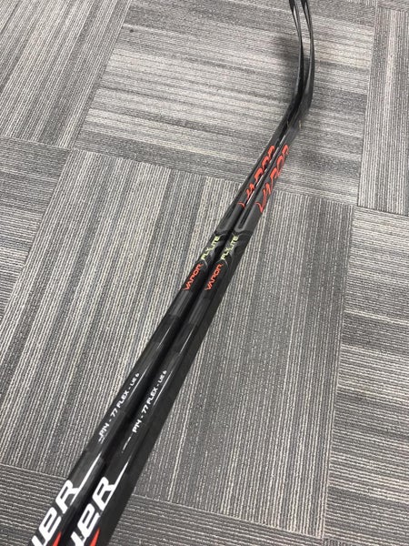2 Senior Right Handed Mid Pattern Vapor FlyLite Hockey Stick