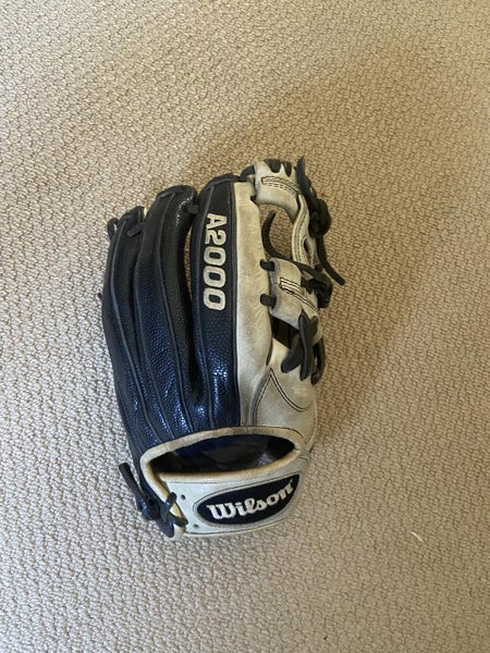 Used Right Hand Throw 11.5" A2000 SC1787SS Baseball Glove
