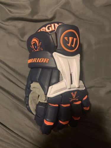 GAME USED VIRGINA NATIONAL CHAMPIONSHIP GLOVE (read description)