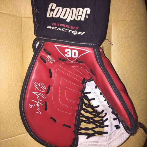 VINTAGE ED BELFOUR  COOPER STREET  REACTOR  GOALIE CATCH GLOVE LEFT HAND #30