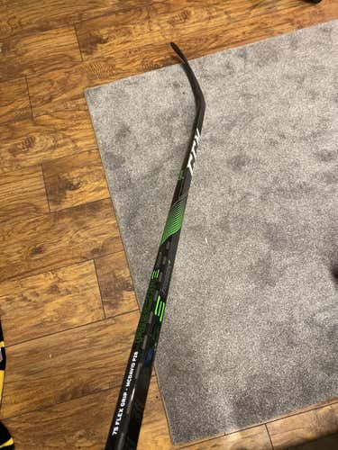 CCM Trigger 4 Pro p28 75 Flex RH