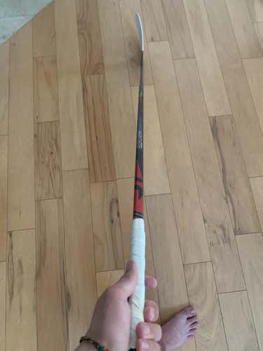 Used Intermediate Bauer Right Handed Vapor FlyLite Hockey Stick Mid Pattern