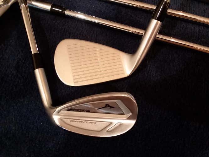 New Men's Mizuno Right Handed JPX 921 Hot Metal Iron Set Regular Flex Steel Shaft