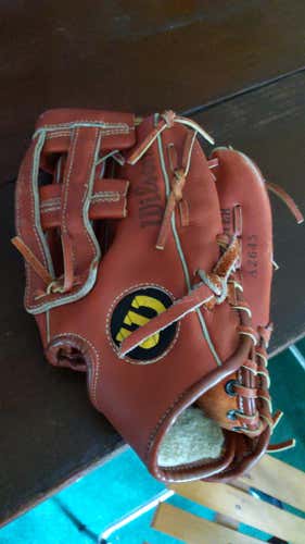 Used Wilson A2645 Field Master Baseball Glove 12"