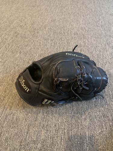 Used Right Hand Throw 11.75" A2000 Baseball Glove