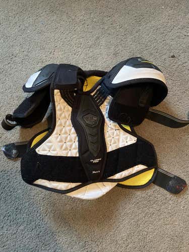Senior Small CCM Tacks Classic Pro Shoulder Pads