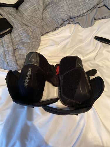 Used Large Bauer Vapor X900 Lite Elbow Pads