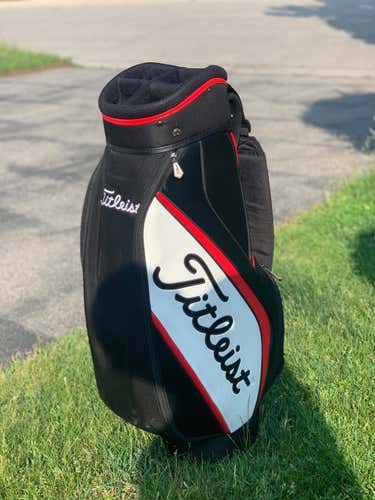Black Men's Titleist Carry Bag