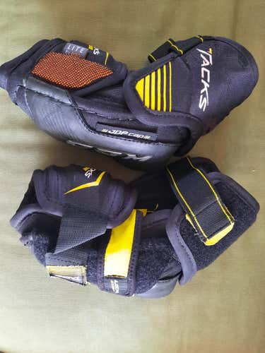 Junior New Large CCM QuickLite Elbow Pads