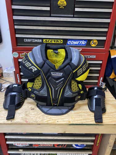 Senior Medium Bauer Supreme 1S Shoulder Pads