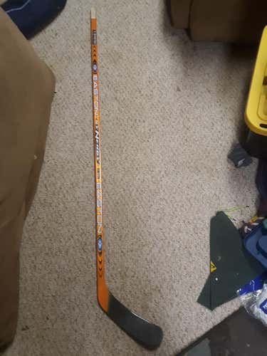 Left Handed Synergy Int Si-Core Hockey Stick Sakic brand new 75 flex