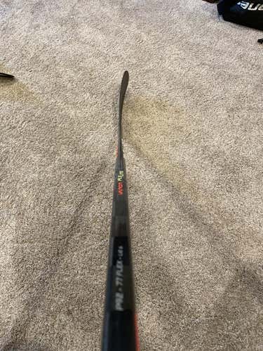 Senior Left Hand Mid Pattern  Vapor FlyLite Hockey Stick