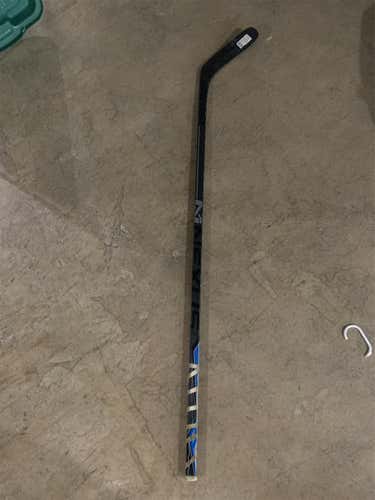 Junior Right Handed Nexus 8000 Mid Pattern  Hockey Stick