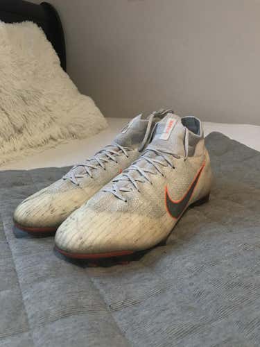 White Used Unisex Size 9.5 (Women's 10.5) Molded Cleats Nike Mercurial Vapor 12 Elite FG Cleats