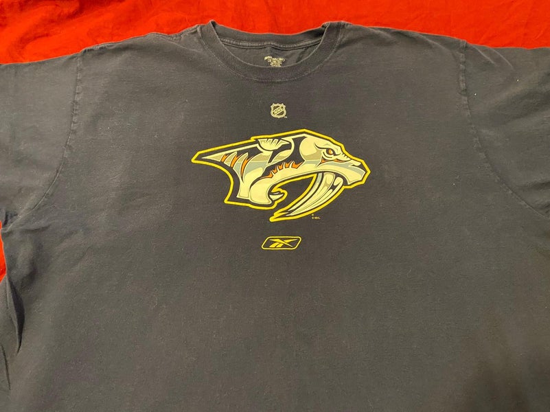 Used Nashville Predators NHL Hockey Reebok XXL Blue T-Shirt
