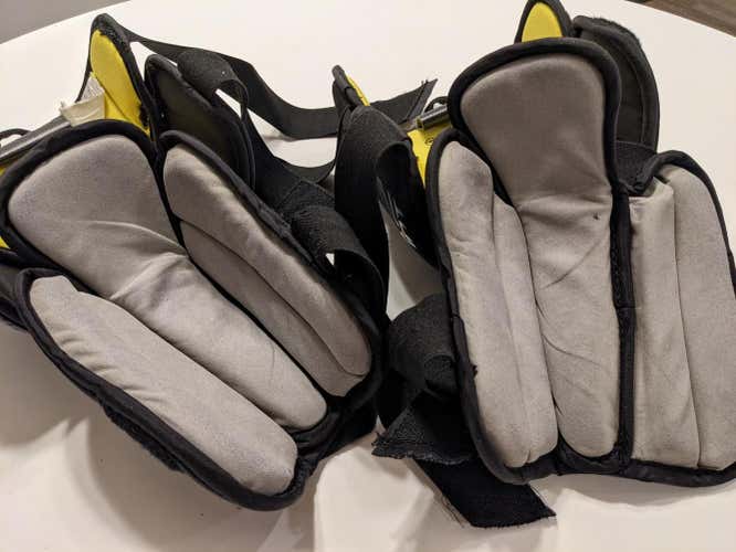 Used Warrior Ritual X2 Intermediate Knee Pads