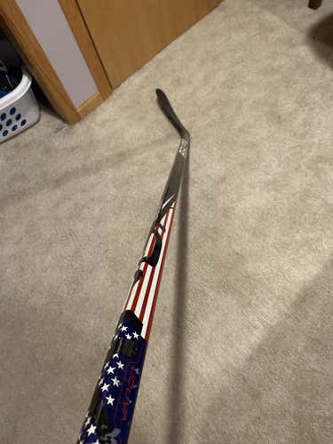Senior Left Hand Mid Pattern  Vapor FlyLite Hockey Stick