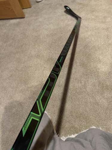 Intermediate Left Hand Mid Pattern  Supreme ADV Hockey Stick