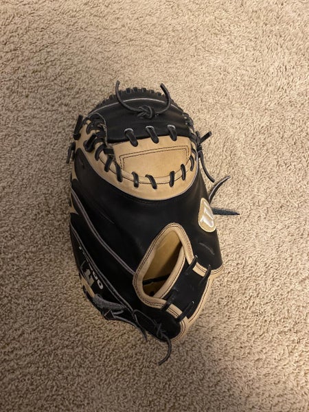 Used Wilson Right Hand Throw A2000 Catcher's Glove 33"