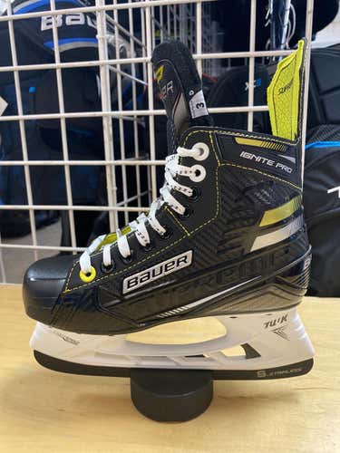 Bauer Supreme Ignite Pro Sz. 3 Hockey Skate